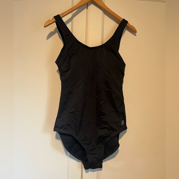 Women’s Hurley Black Ribbed One Piece Swimsuit - Picture 1 of 6